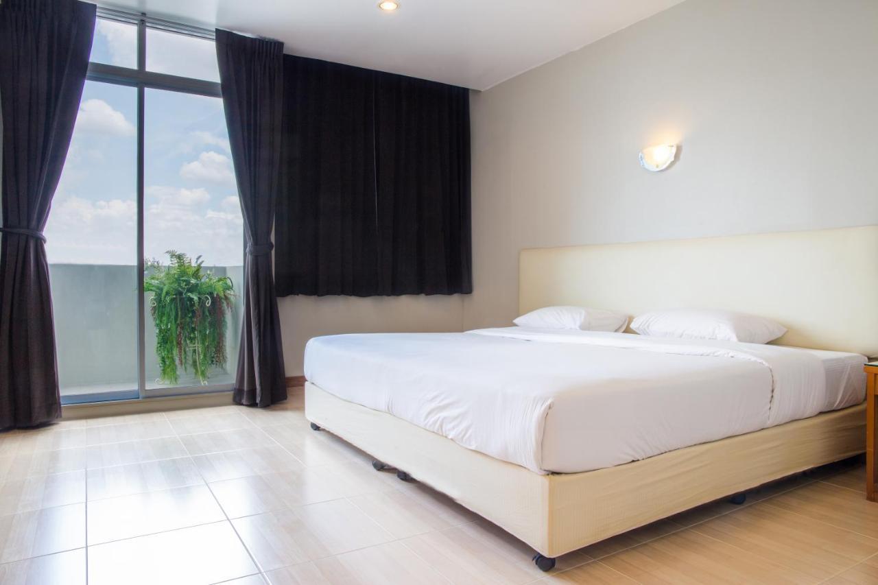Hotel Rattana View à Phitsanulok Extérieur photo